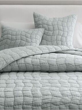 SOLD OUT NWT! Pottery Barn Cloud Quilt Chambray King Machine Wash Tumble Dry